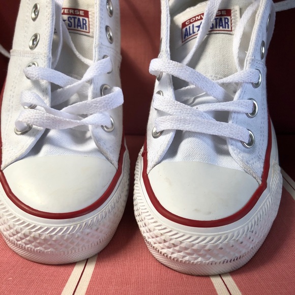 Converse - White. Size 5 - Picture 5 of 7